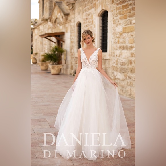 Wedding dress - Picture 3 of 3